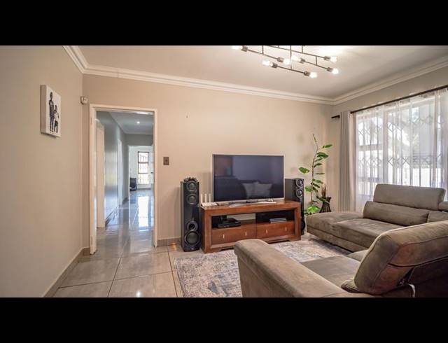 4 BEDROOM HOUSE FOR SALE IN SUNWARD PARK